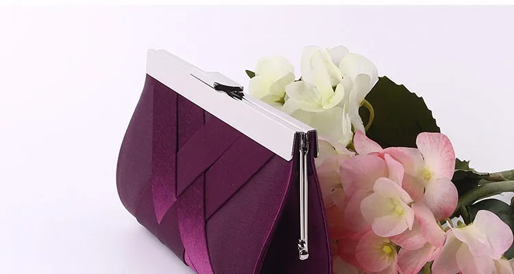 3245082178_2047651033